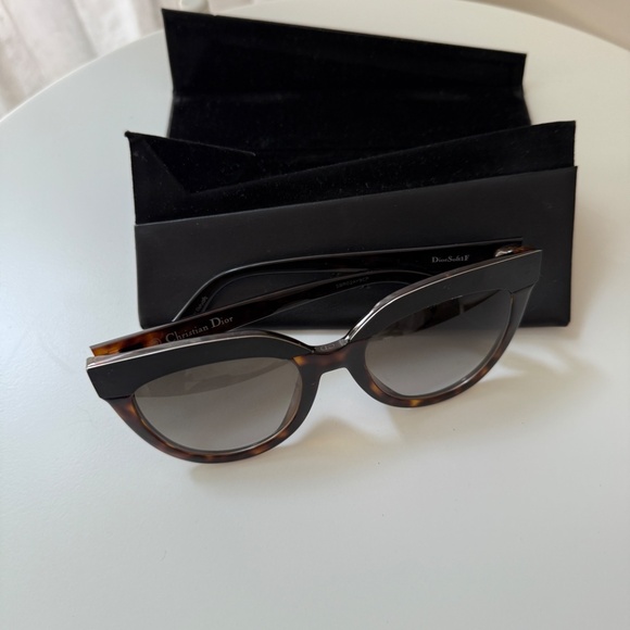 Vintage Dior Diorsoft1 Butterfly Sunglasses (Tortoiseshell and Matte Black) - Picture 9 of 12